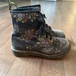 Dr. Martens Castro Black Floral Lace-Up Boots Size 7